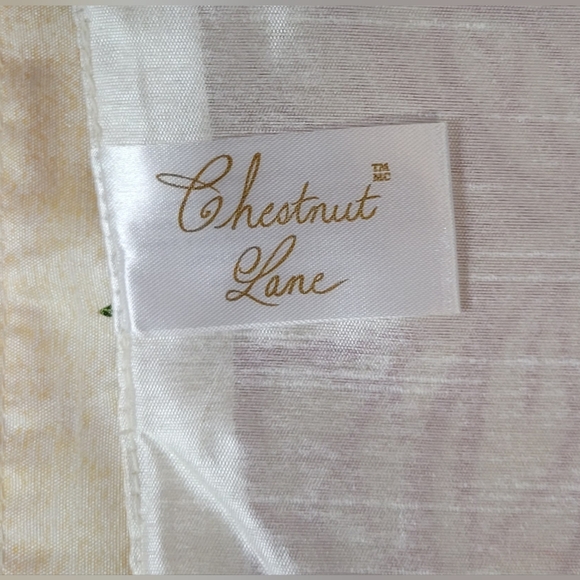 ❄️ Chestnut Lane Table Runner - Picture 2 of 4